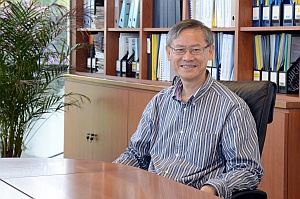 Andy Hor, Chairman of the Organizing Committee of the  A*STAR/SNAS Young Scientist Awards and Executive Director of the A*STAR  Institute of Materials Research and Engineering