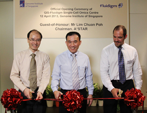 Huck Hui Ng (left), executive director of the A*STAR Genome Institute of Singapore (GIS), Lim Chuan Poh (center), chairman of A*STAR, and Gajus Worthington (right), president and chief executive officer of Fluidigm, at the official opening of the Single-Cell Omics Centre (SCOC).